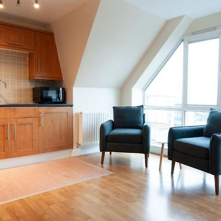 *New* 2-Bed Modern Apartment Burton-upon-Trent Екстериор снимка