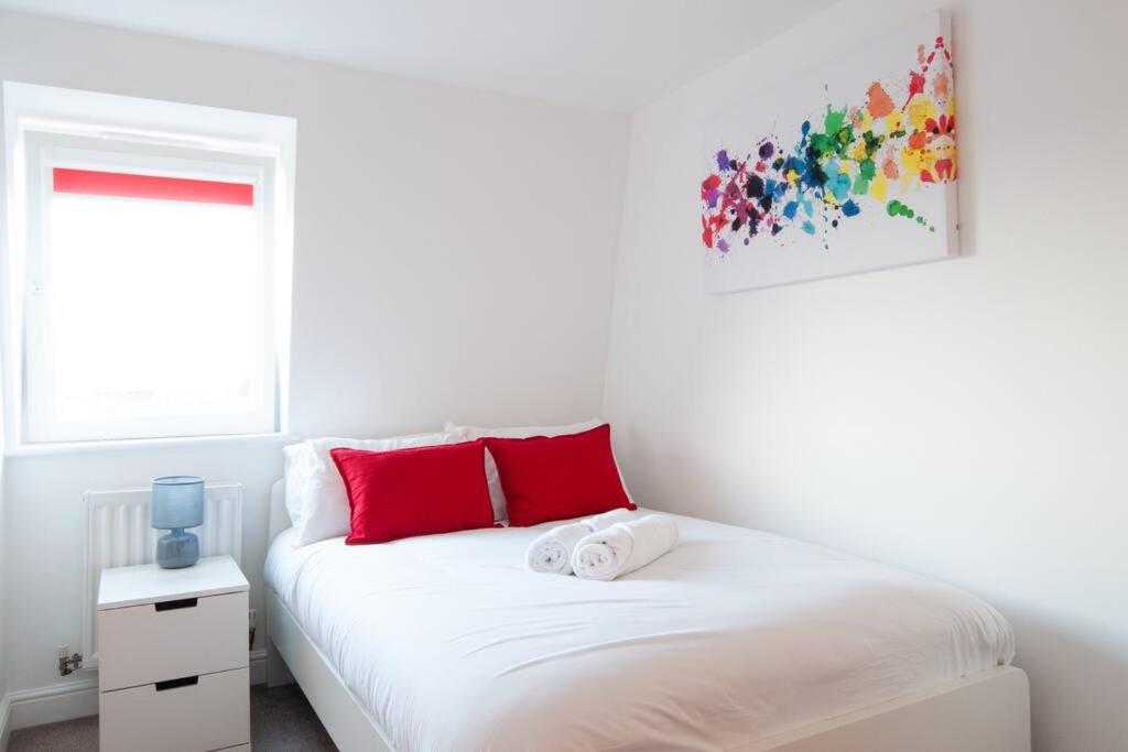 *New* 2-Bed Modern Apartment Burton-upon-Trent Екстериор снимка