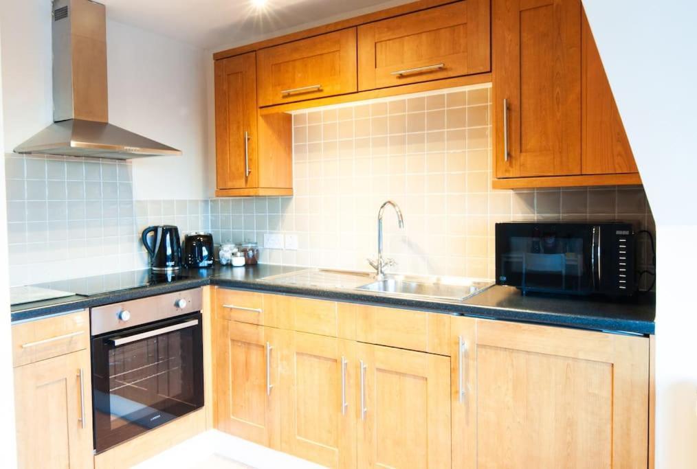 *New* 2-Bed Modern Apartment Burton-upon-Trent Екстериор снимка