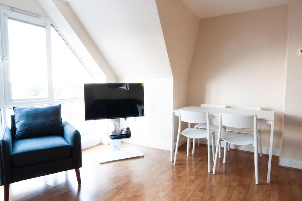 *New* 2-Bed Modern Apartment Burton-upon-Trent Екстериор снимка