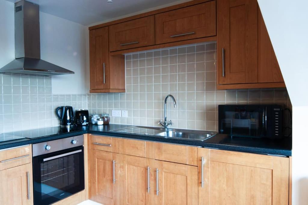 *New* 2-Bed Modern Apartment Burton-upon-Trent Екстериор снимка