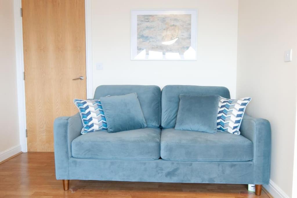 *New* 2-Bed Modern Apartment Burton-upon-Trent Екстериор снимка